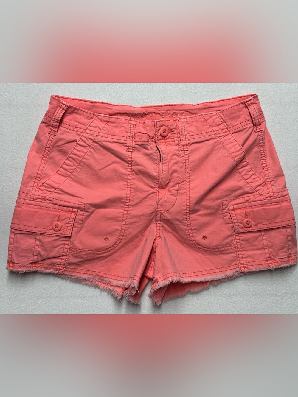 American Eagle Size 2 Coral Cargo Shorts Stretch Raw Hem Low Rise 3” Inseam